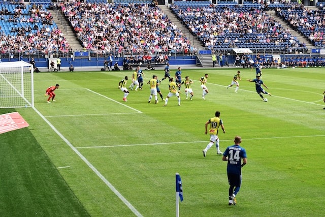 Ein Fußballspiel im Volksparkstation in Hamburg